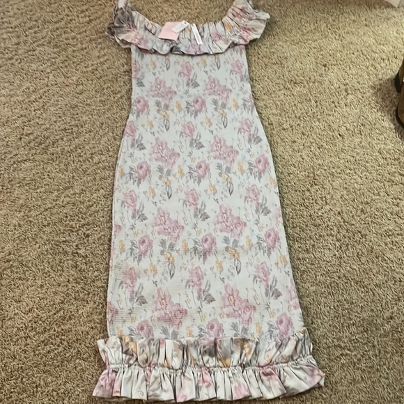 V. Chapman Floral Off-Shoulder Midi Dress - Picture 3 of 4